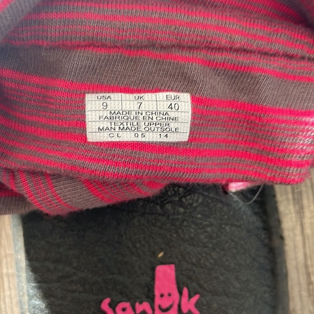 SOLD.      anuk comfy and so cute